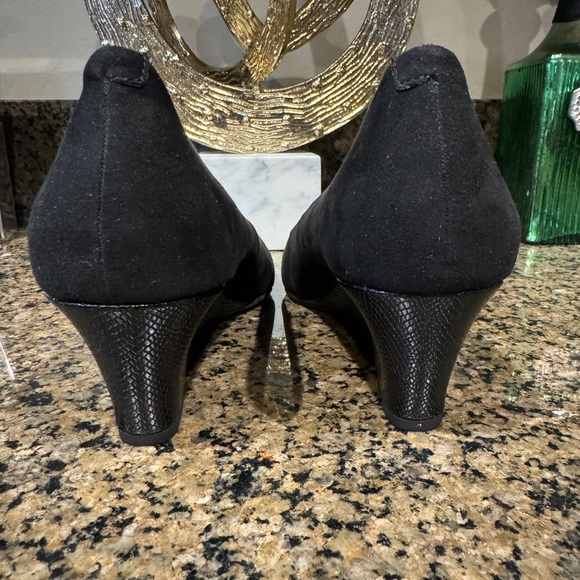 Bandolino Wedge Heels - Picture 6 of 7